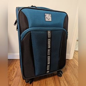 Steve Madden 22" Carry on spinner luggage teal color